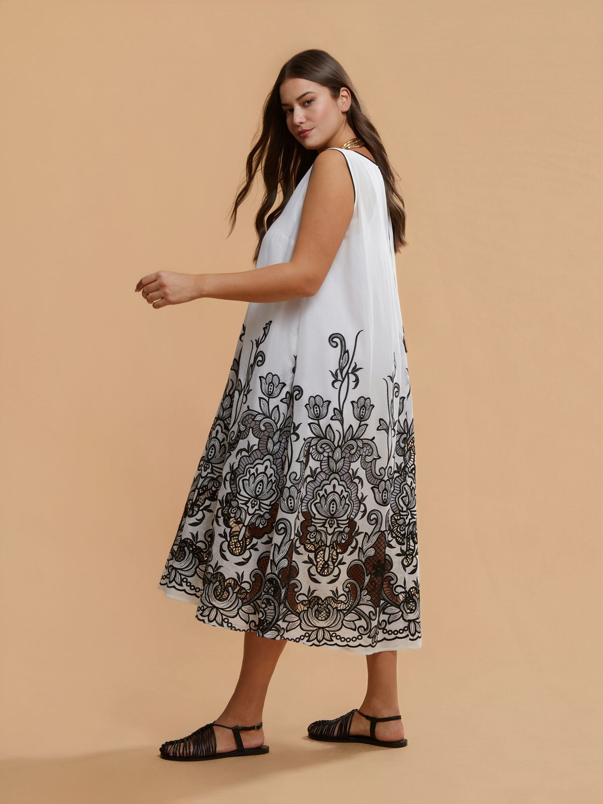 Cotton maxi sleeveless dress with embroidered motif