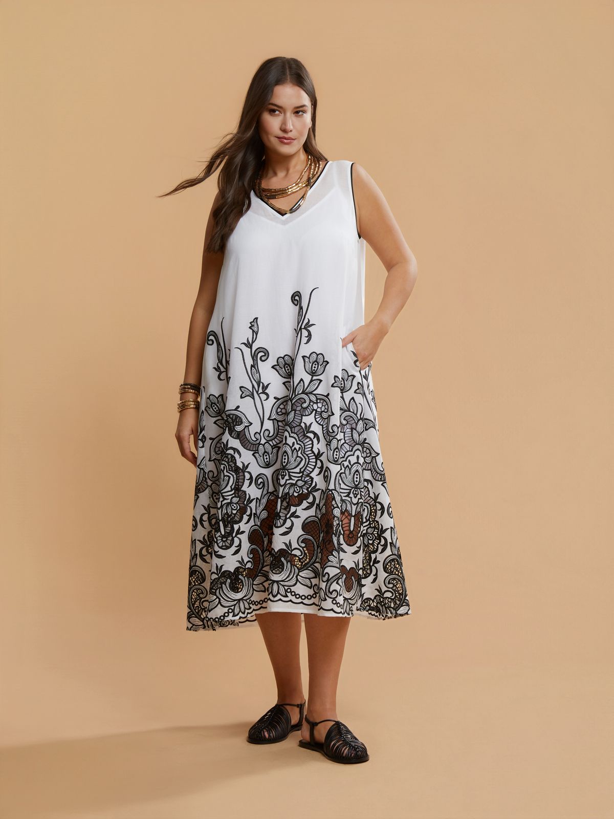 Cotton maxi sleeveless dress with embroidered motif