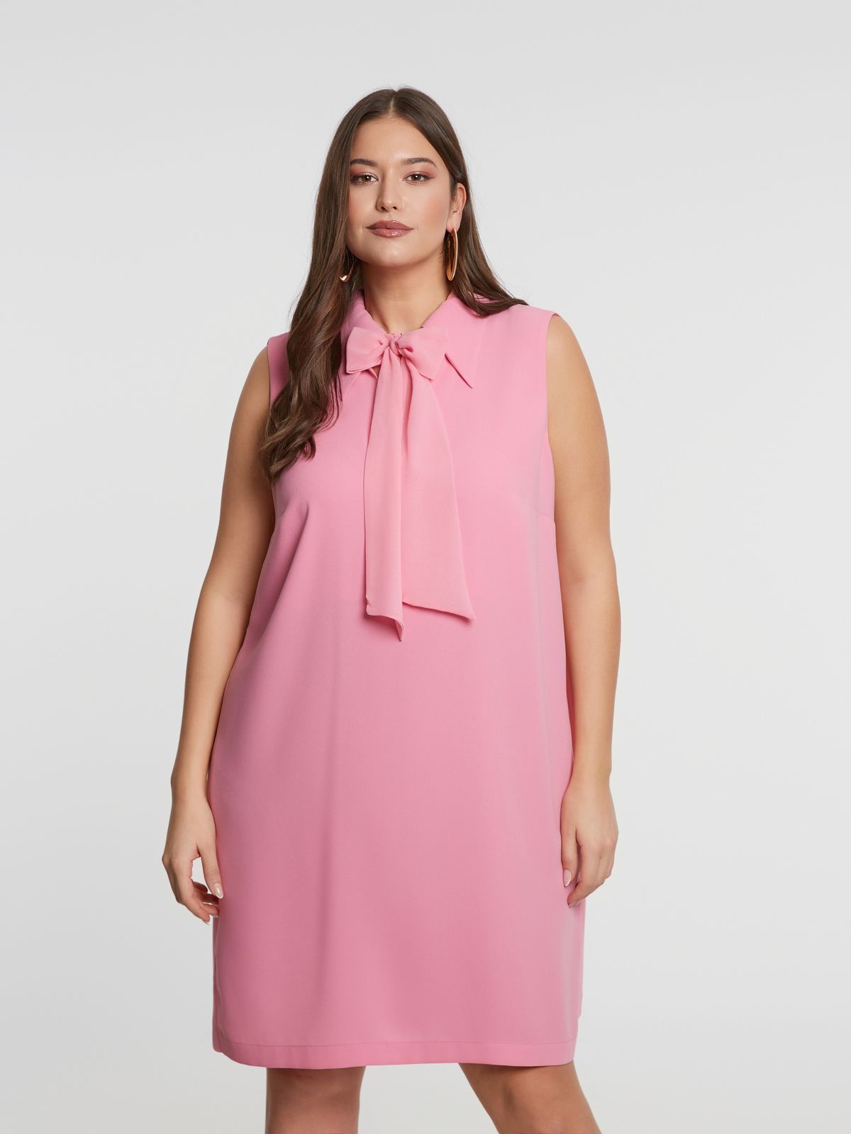 Sleeveless dress with tie neck detail