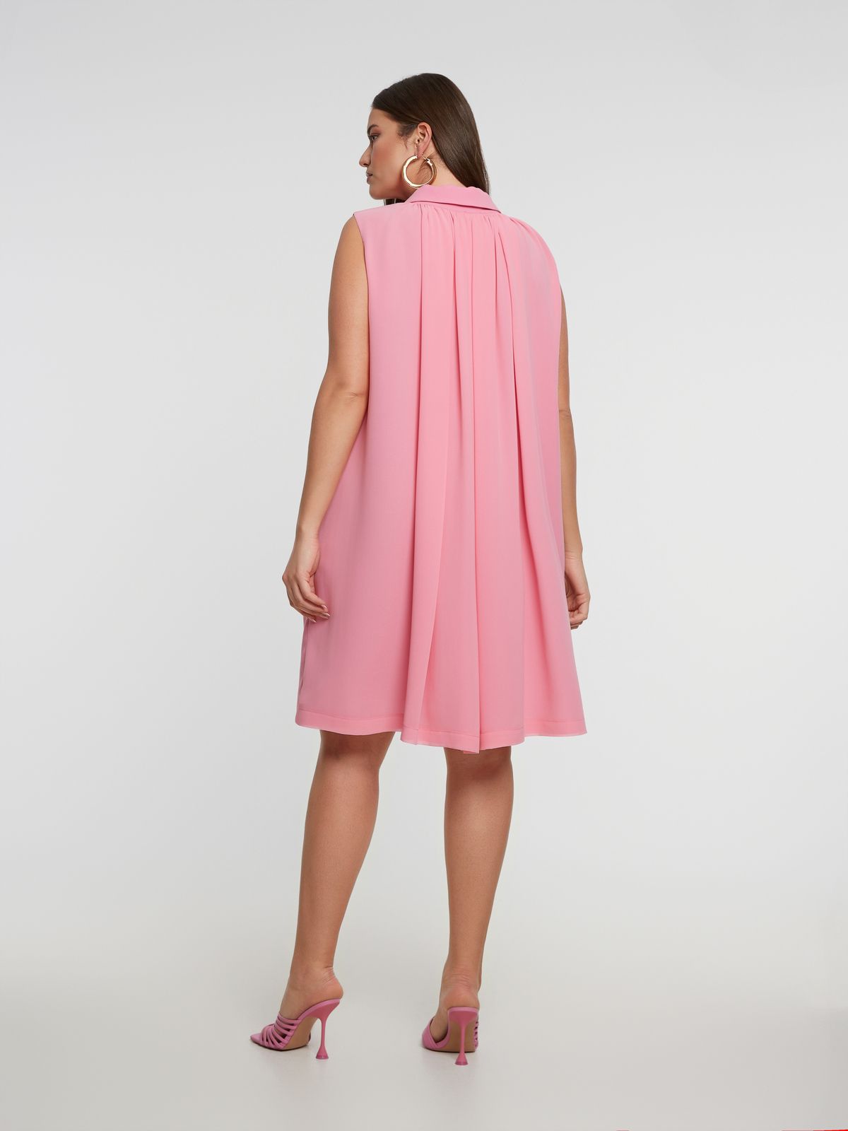 Sleeveless dress with tie neck detail