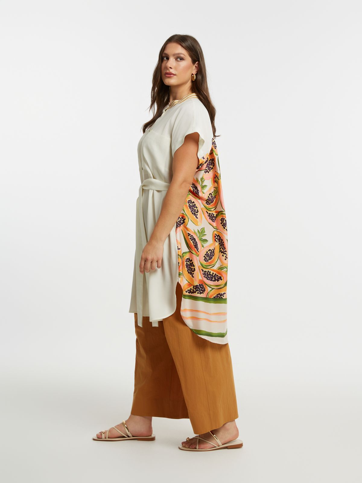 Long shirt with papaya print on the back