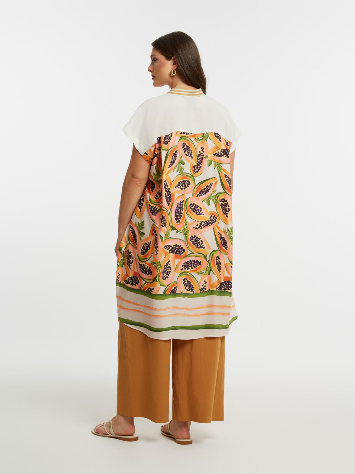 Long shirt with papaya print on the back