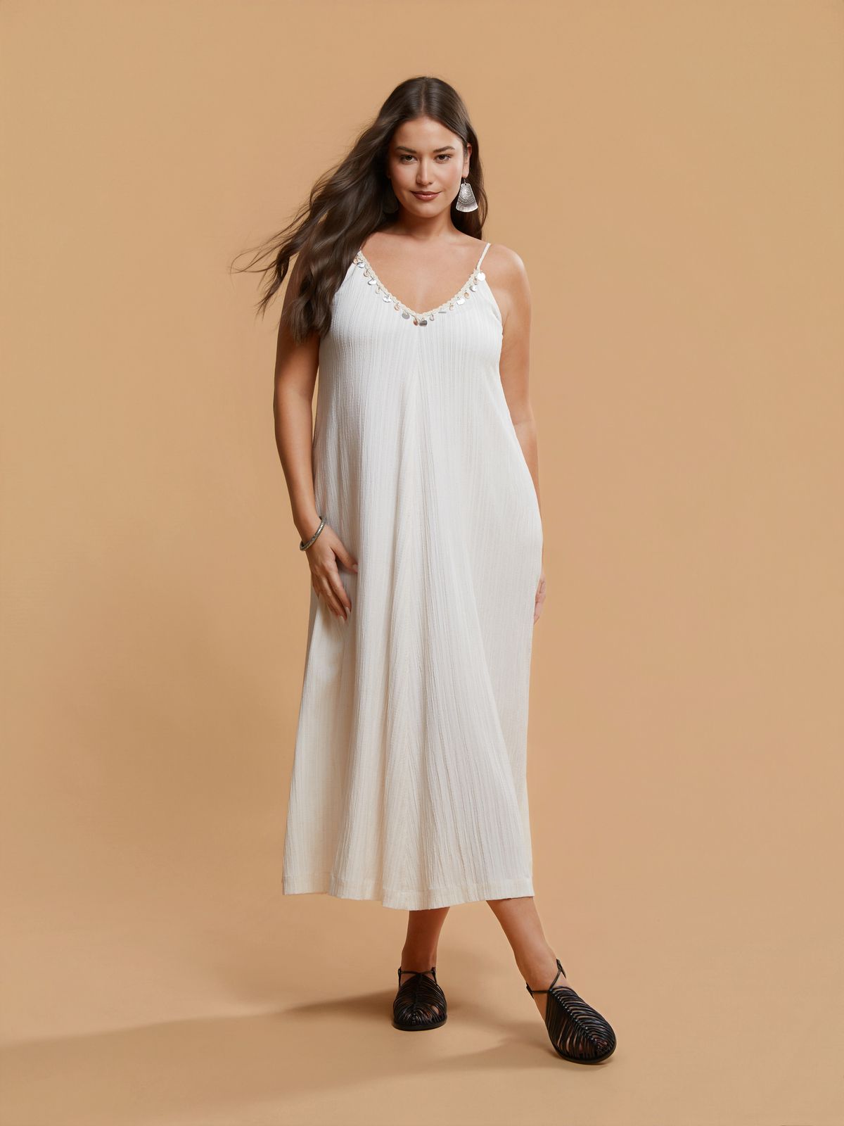 Viscose/linen sleveless maxi dress with embellished neckline | mat fashion