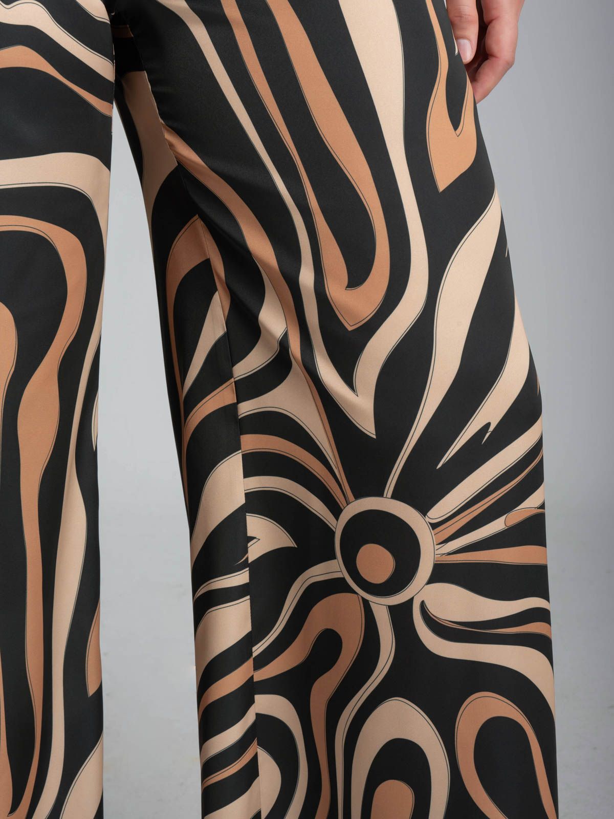 Σατέν παντελόνα με graphic print