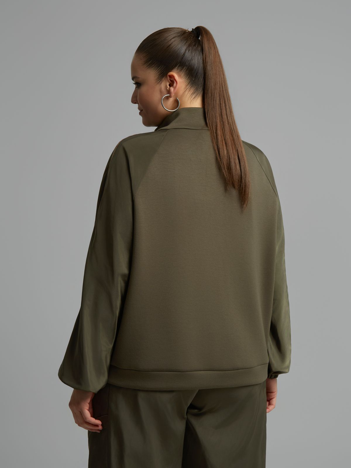 Half-zip sweatshirt with contrast sleeve detail
