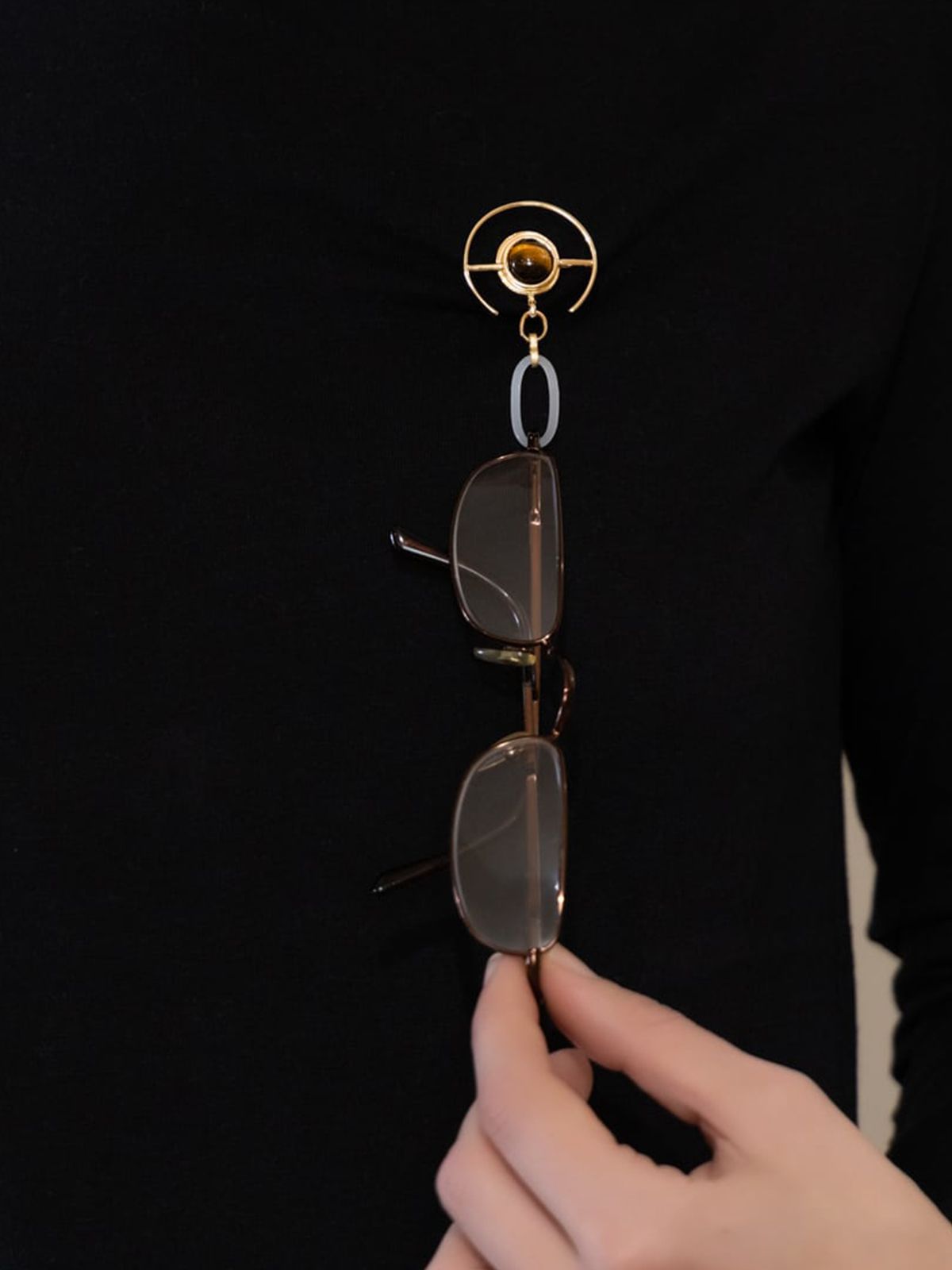 MAGNET EYEWEAR PIN TIGER EYE STONE – LENA MANTA