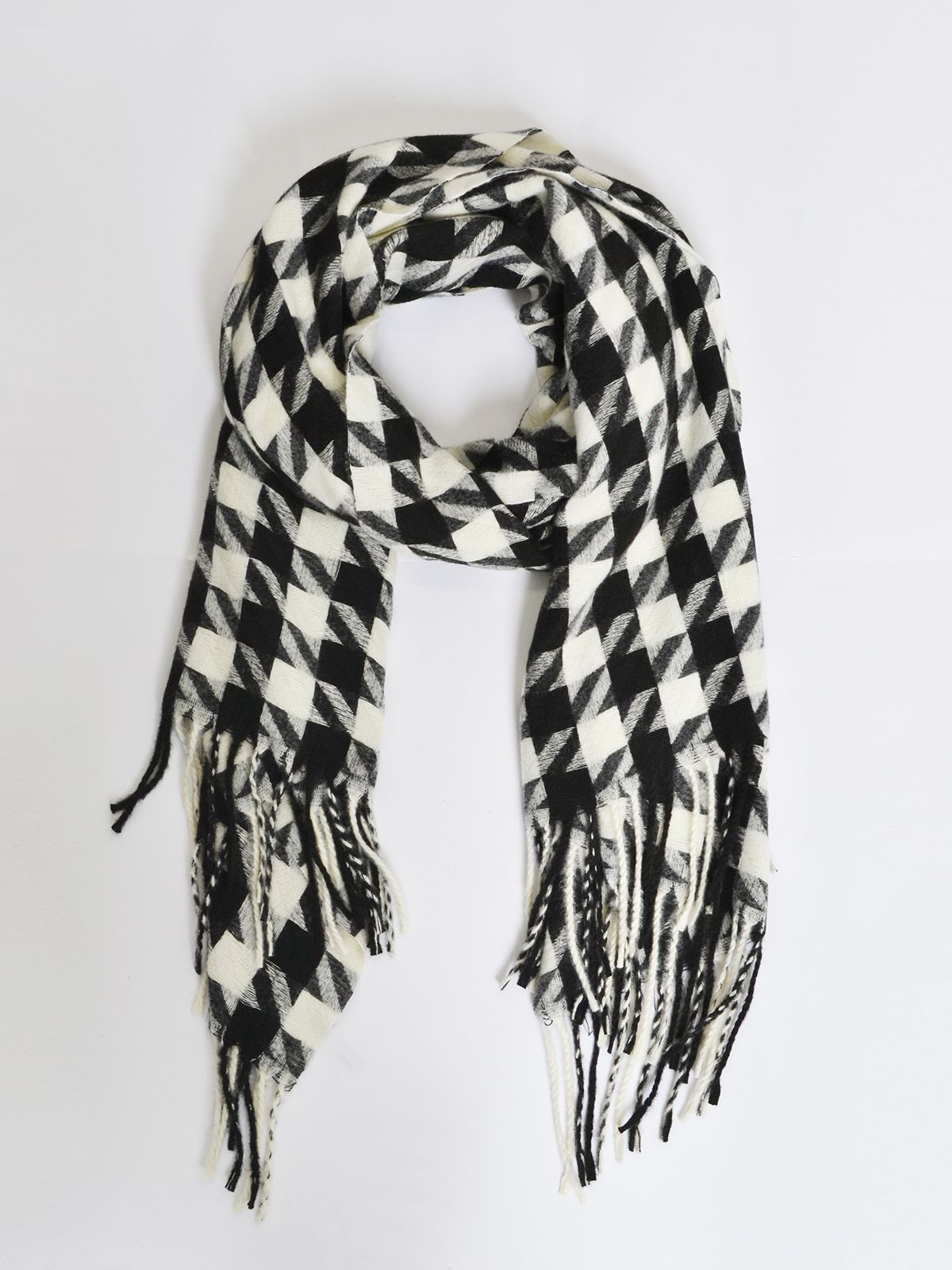 Check patterned fringed scarf