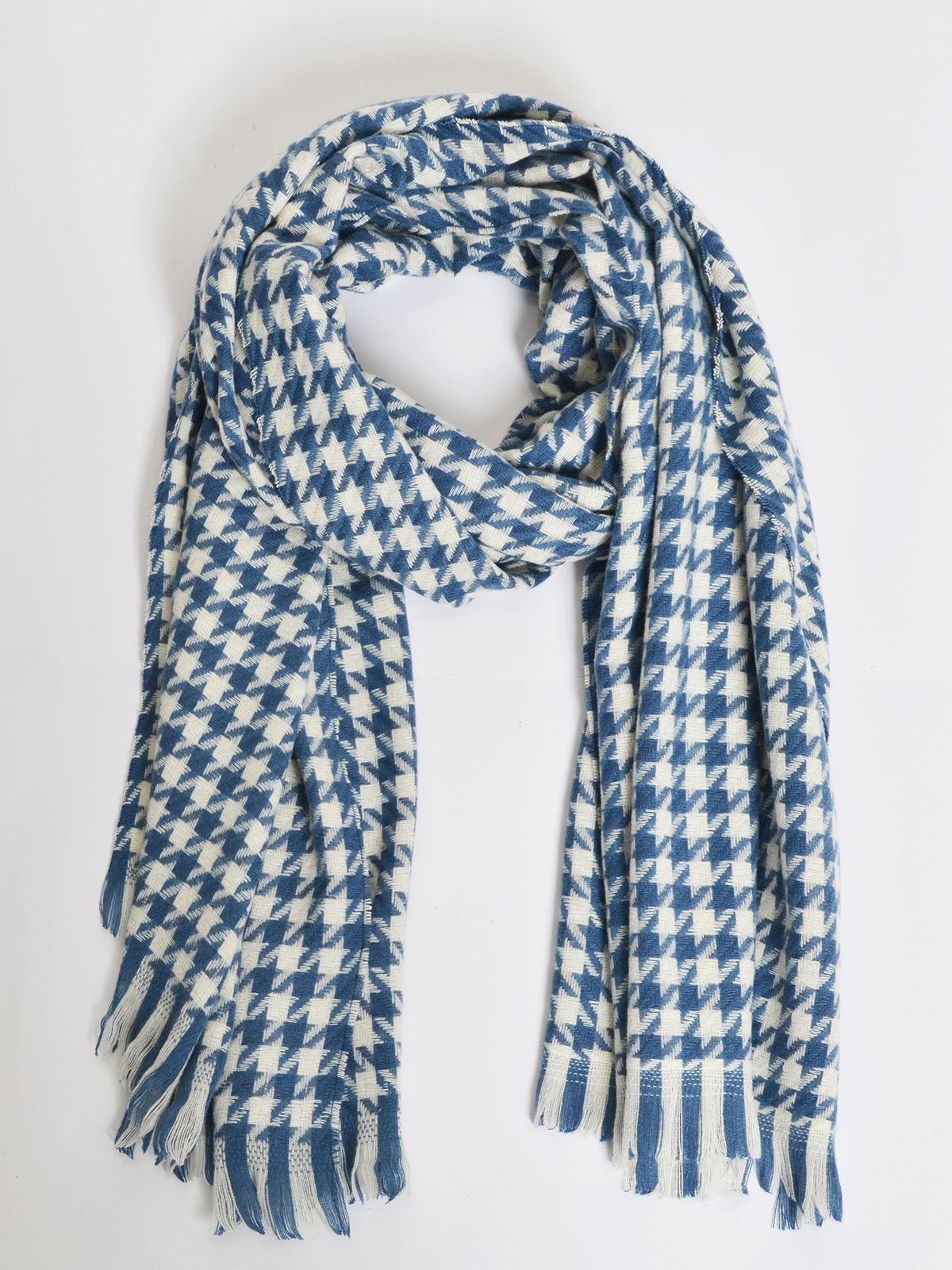 Houndstooth patterned fringed scarf