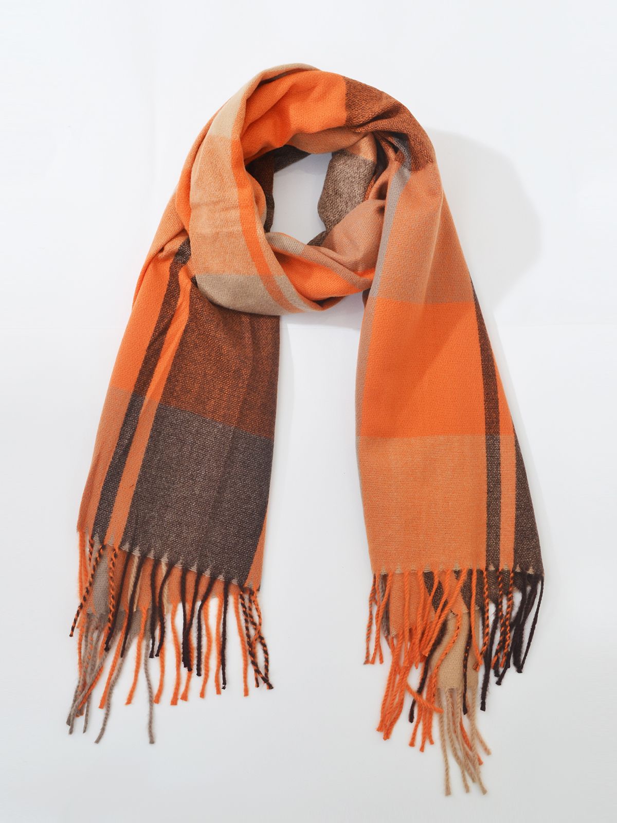 Plaid patterned scarf with fringes