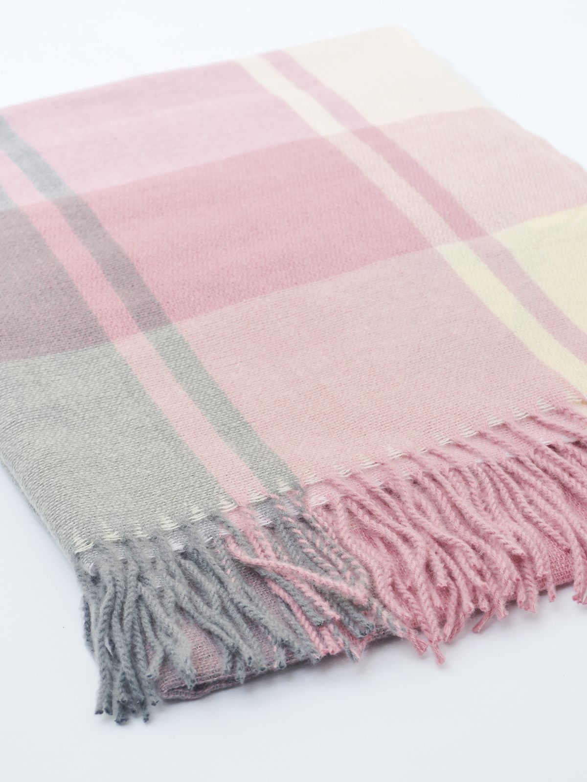 Plaid patterned scarf with fringes