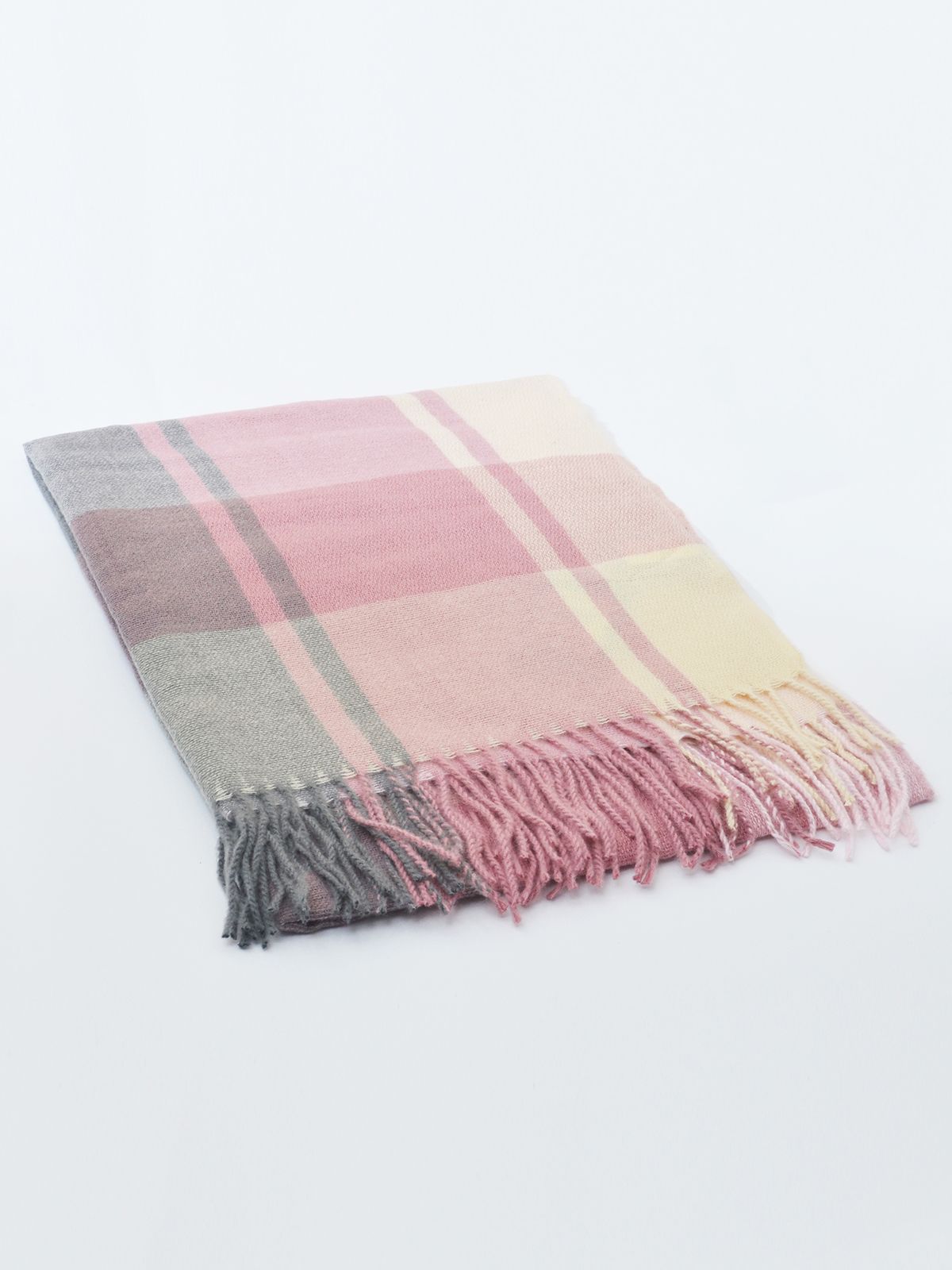 Plaid patterned scarf with fringes