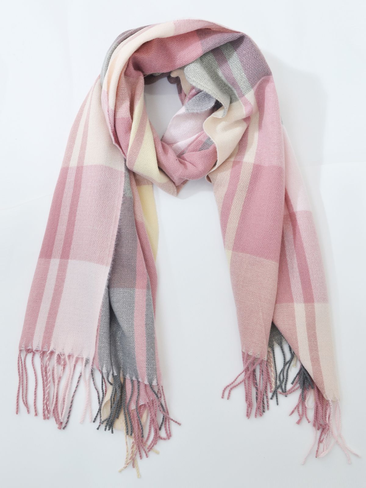Plaid patterned scarf with fringes