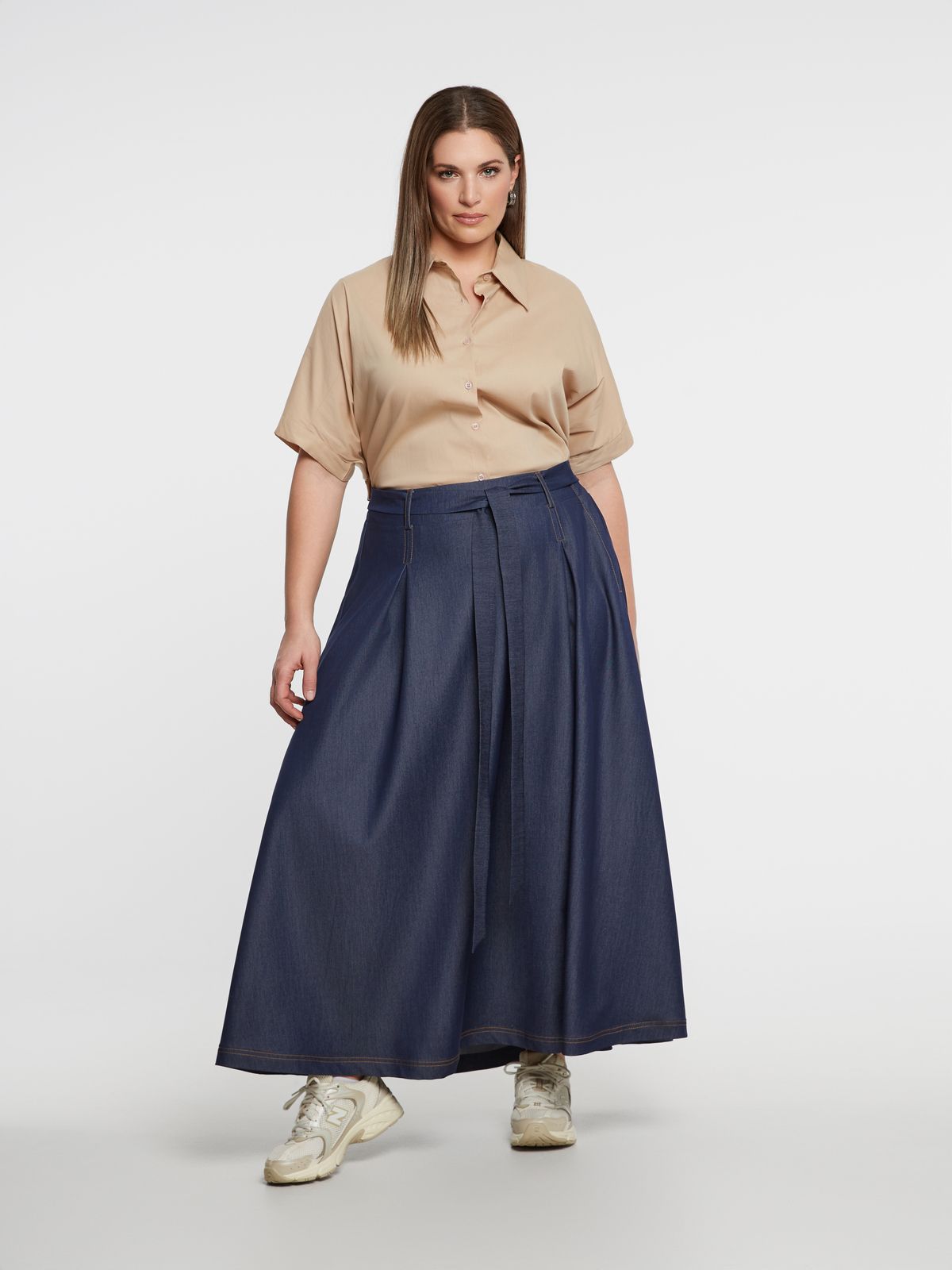 Maxi denim skirt with belt