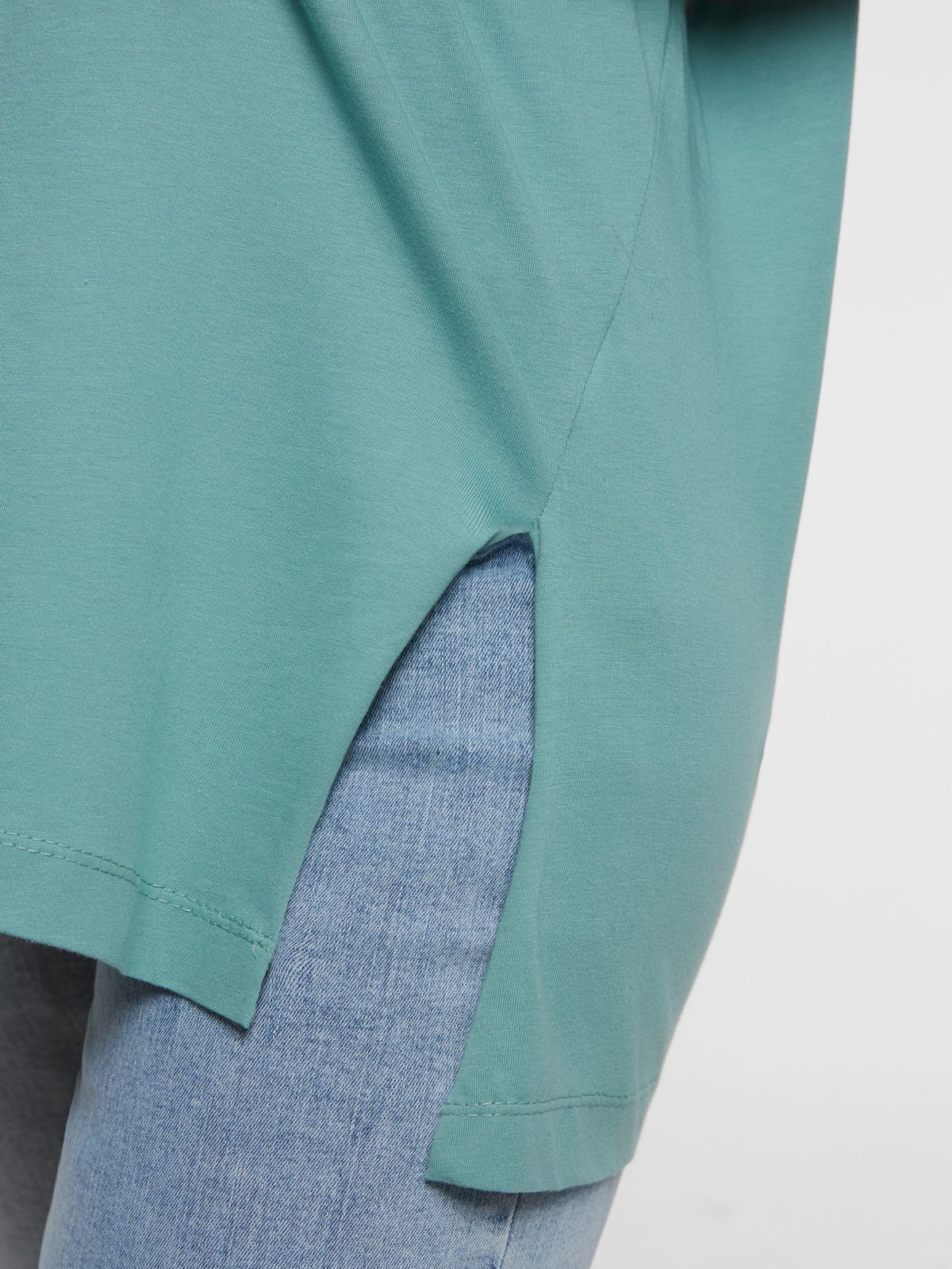 Relaxed fit cotton t-shirt with split hem