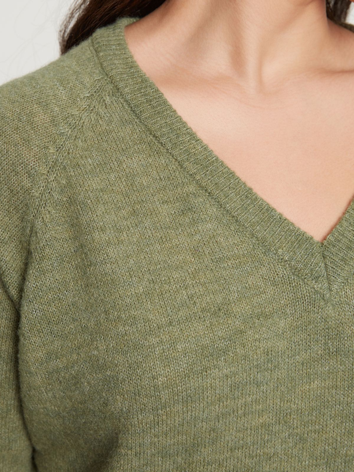 Basic long-sleeve V-neck jumper