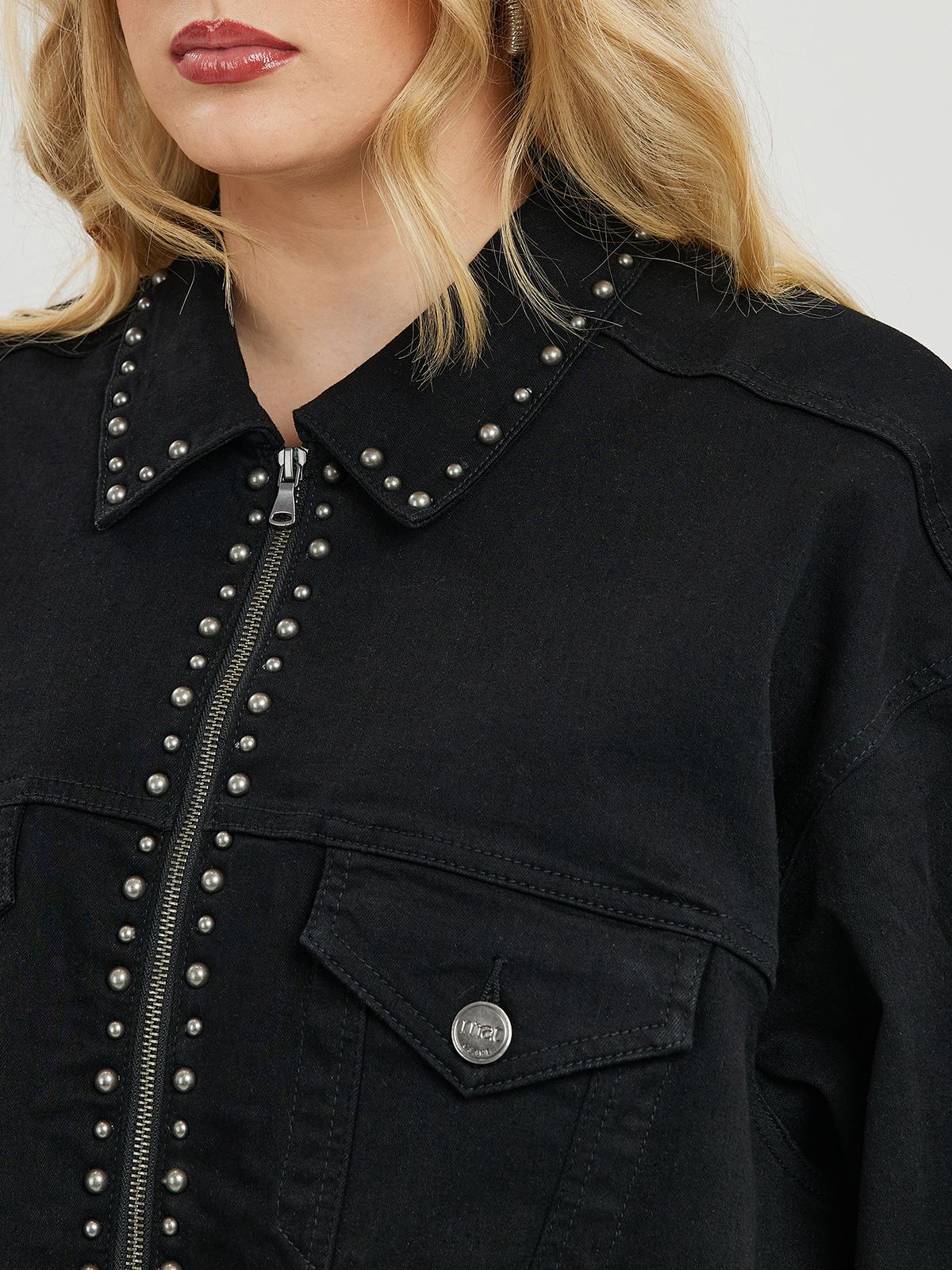 Cropped denim jacket with studs