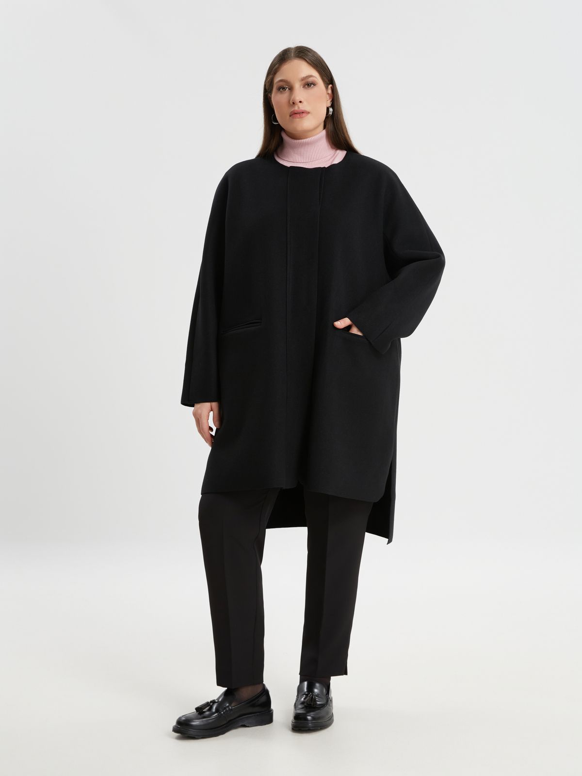 Oversized coat with button-up closure
