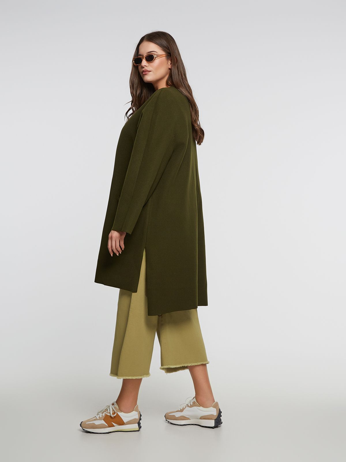 Oversized coat with button-up closure