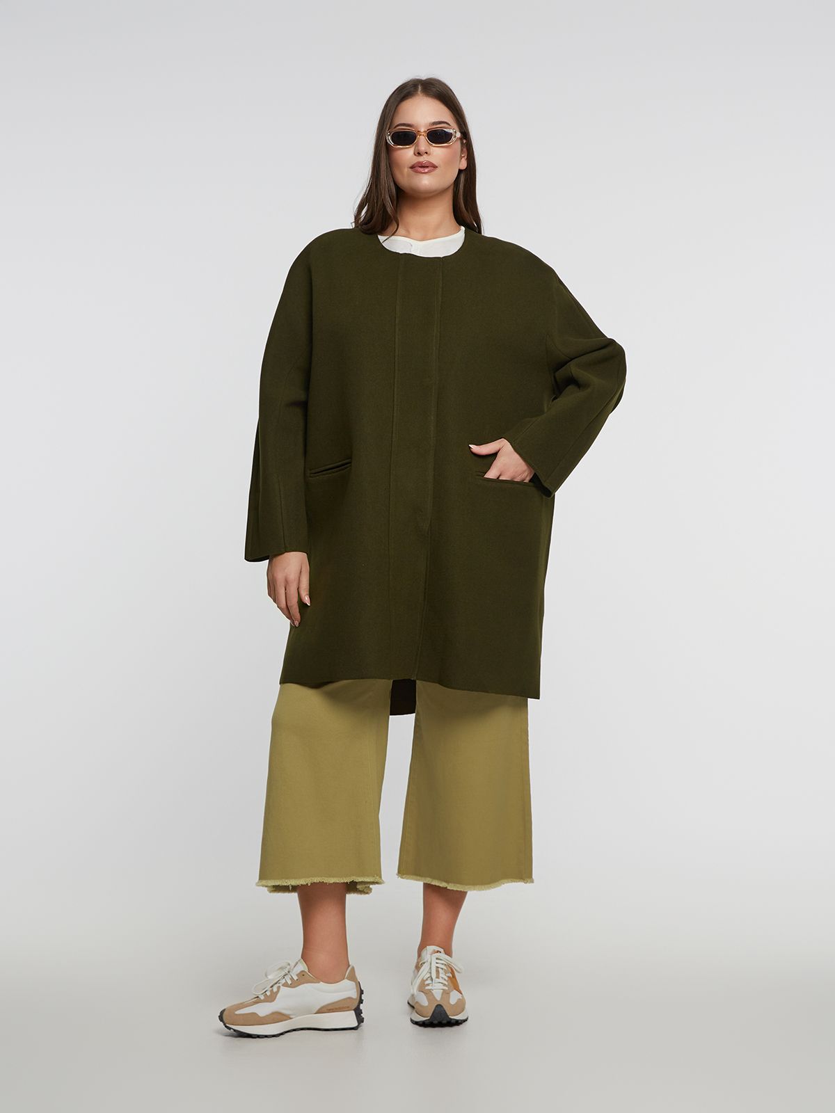 Oversized coat with button-up closure