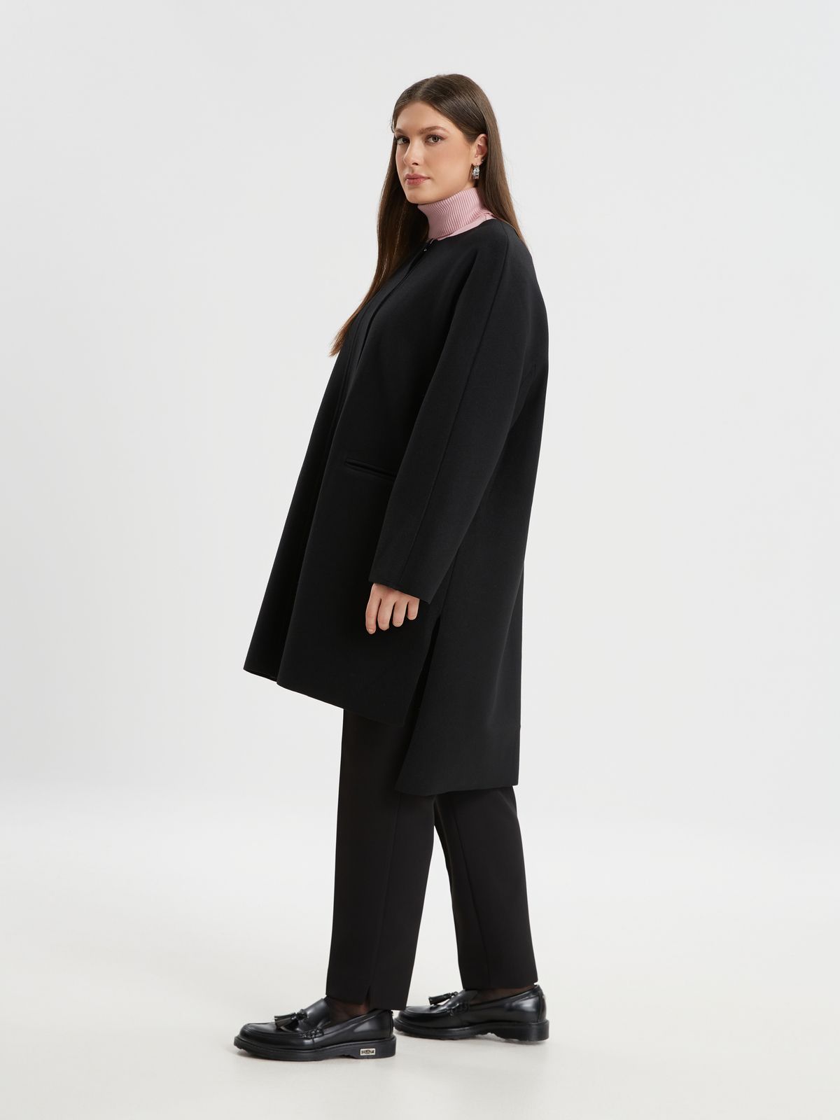 Oversized coat with button-up closure