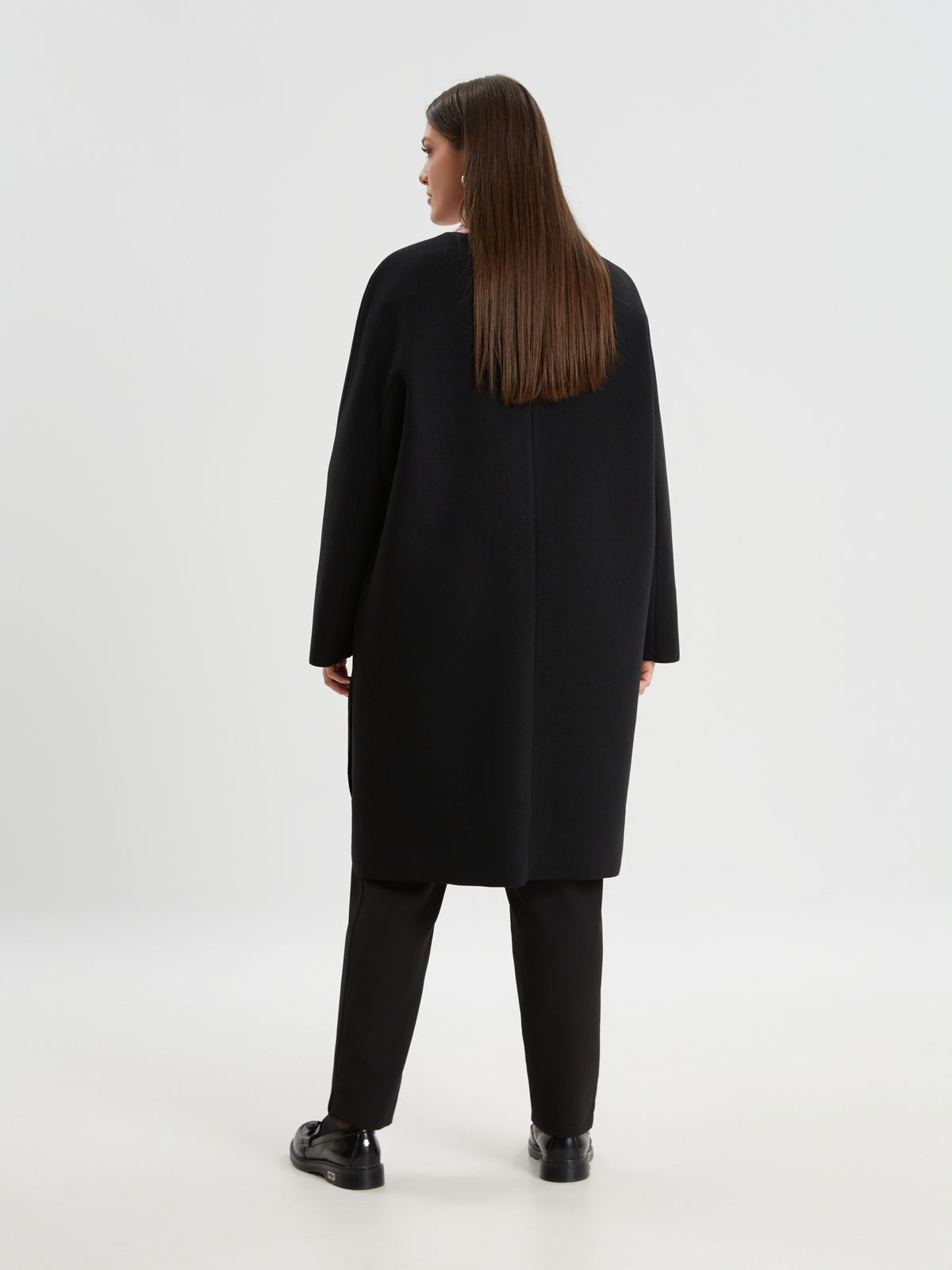 Oversized coat with button-up closure