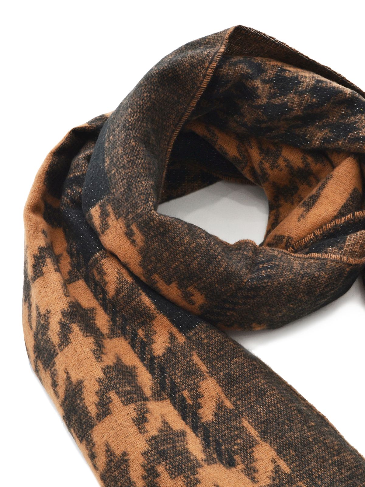 Oversized houndstooth-pattern scarf with metallic thread