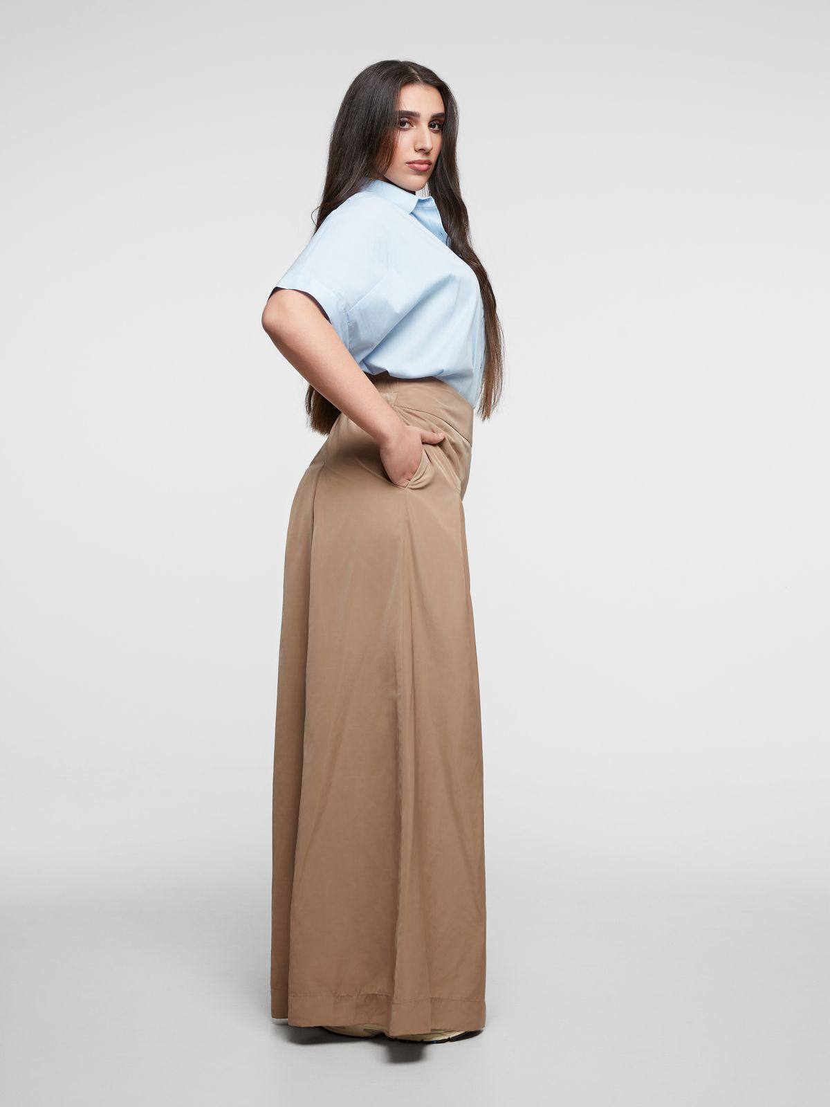 Wide-leg high-waisted pants