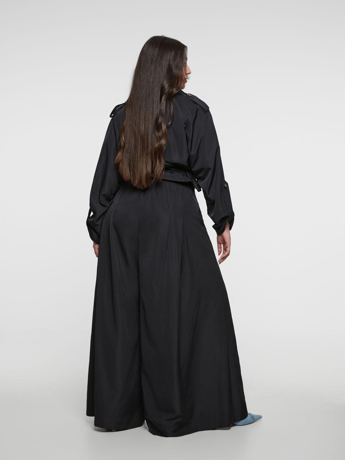 Wide-leg high-waisted pants