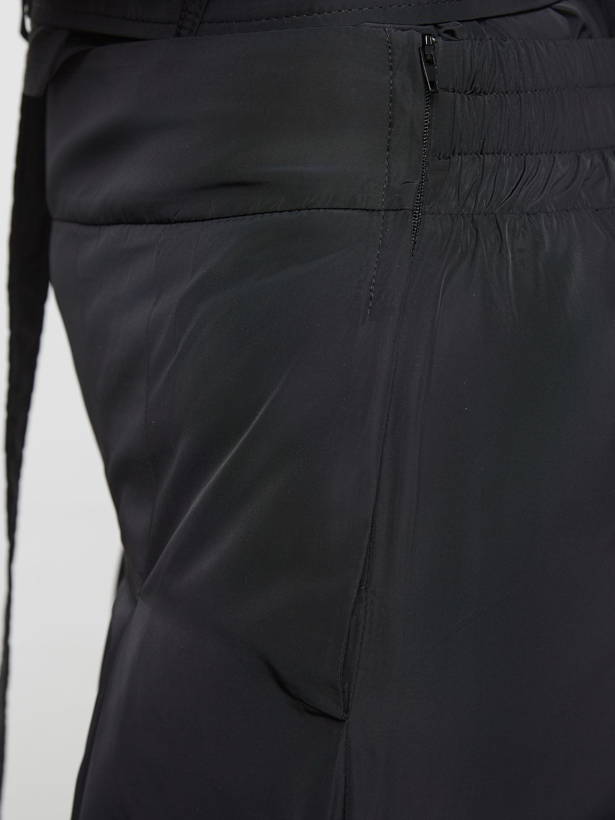 Wide-leg high-waisted pants