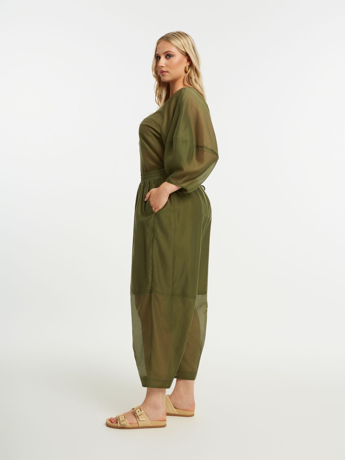 Sheer tapered pants with inside lining