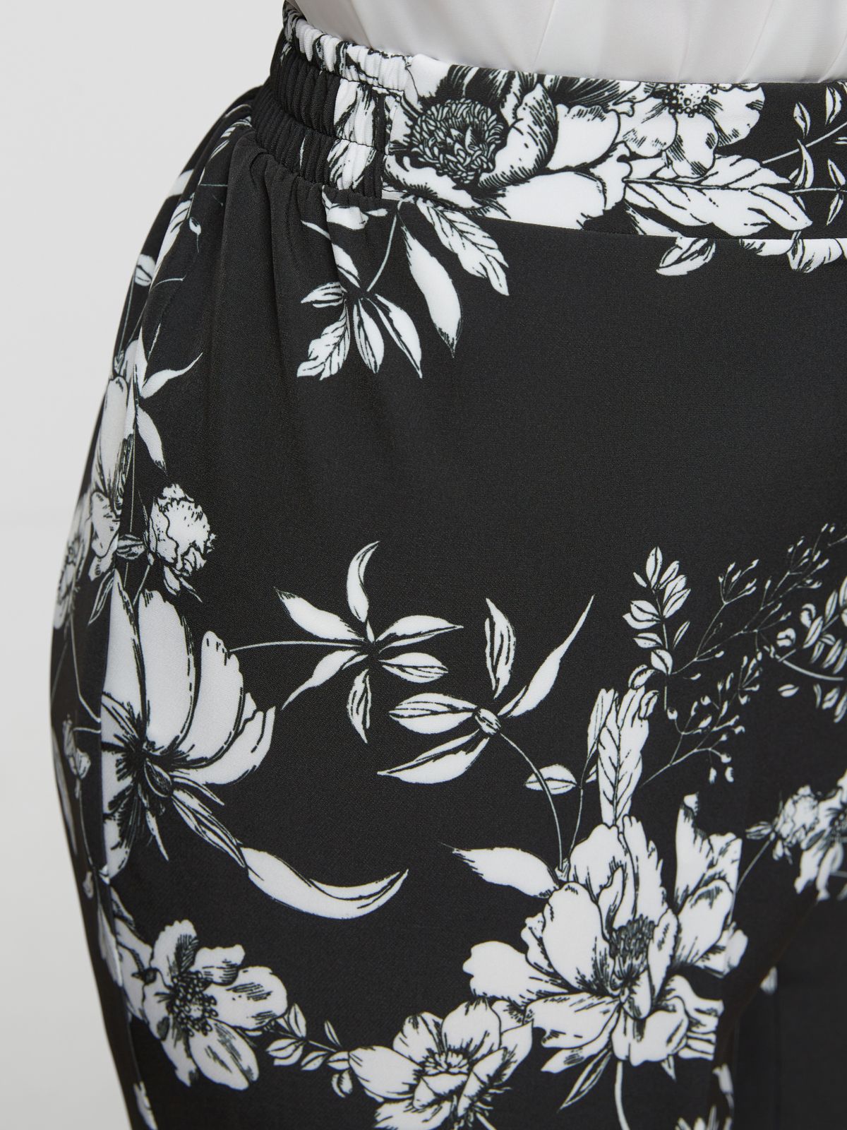 Floral high-waisted stretch pants