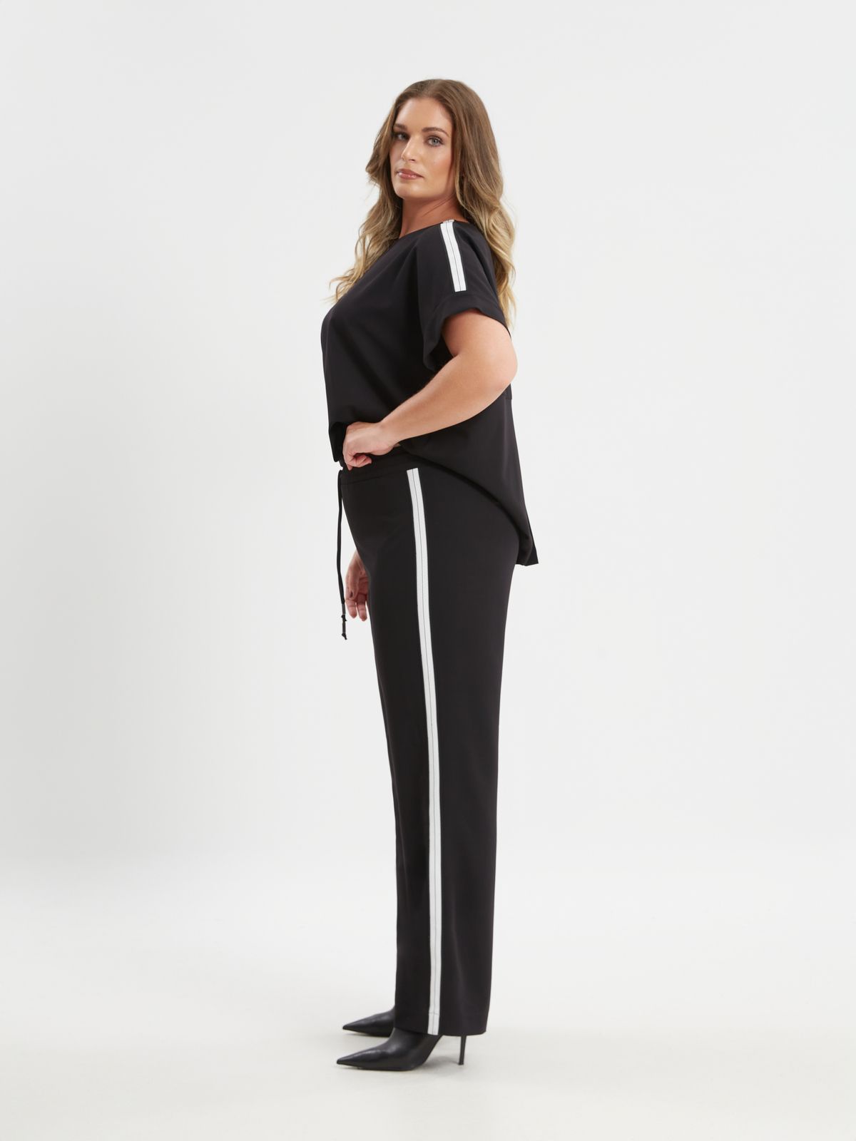 Wide-leg pants with side stripe detail
