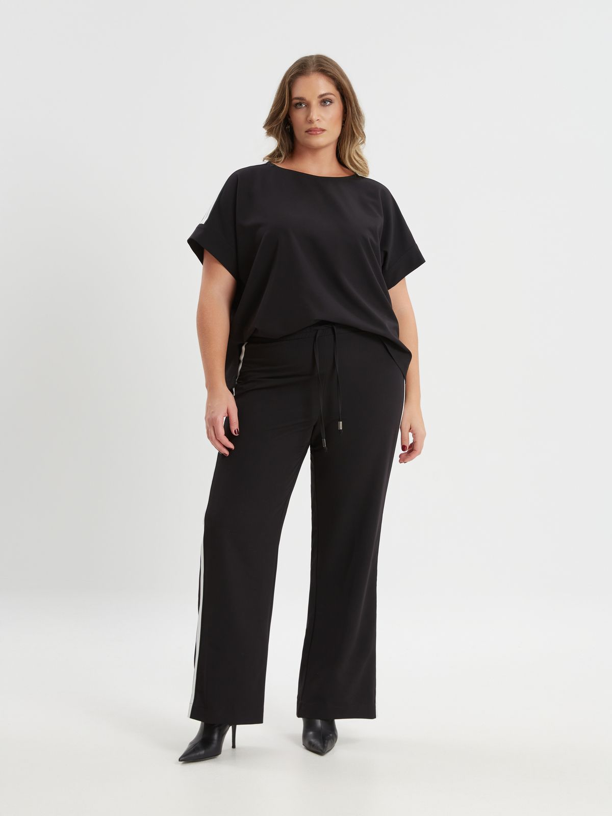 Wide-leg pants with side stripe detail