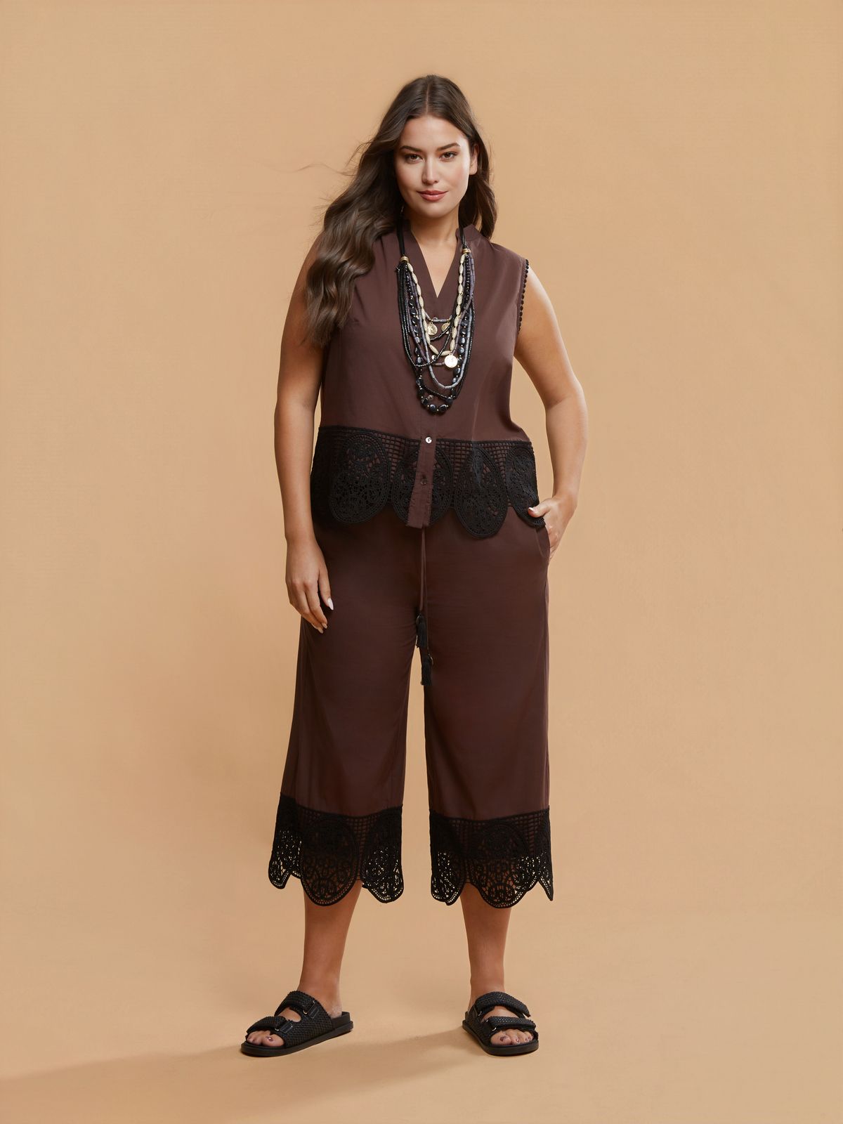 Sleeveless cotton shirt with lace hem