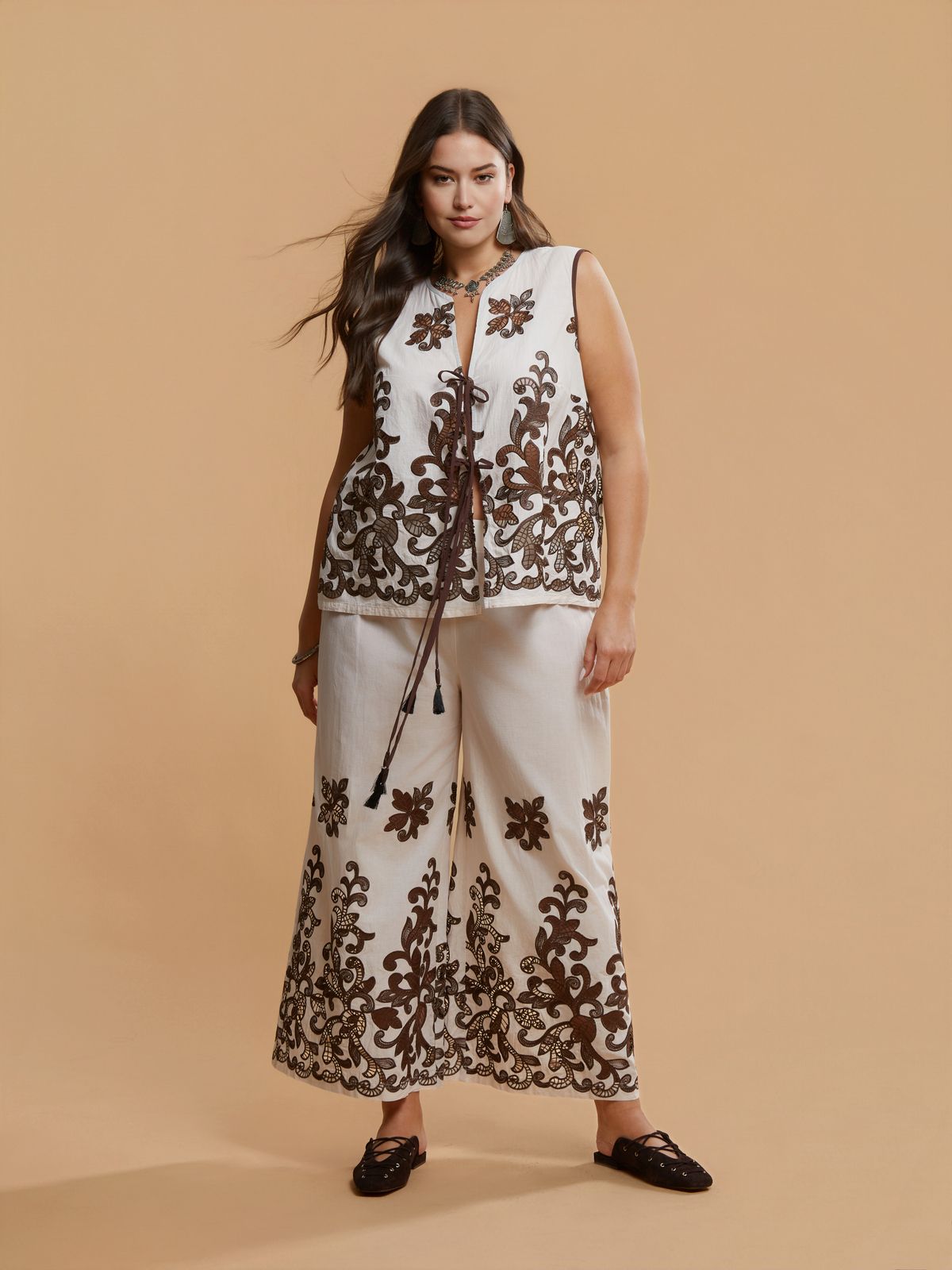 Cotton vest with embroidered hem & front ties