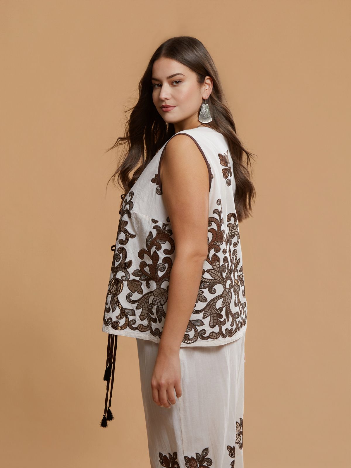 Cotton vest with embroidered hem & front ties