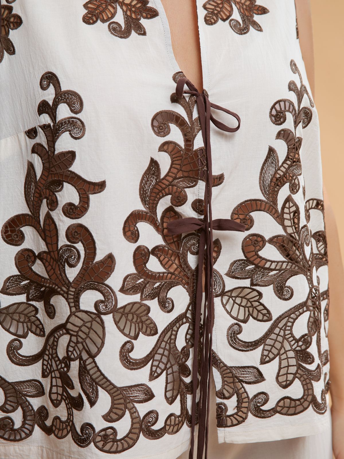 Cotton vest with embroidered hem & front ties