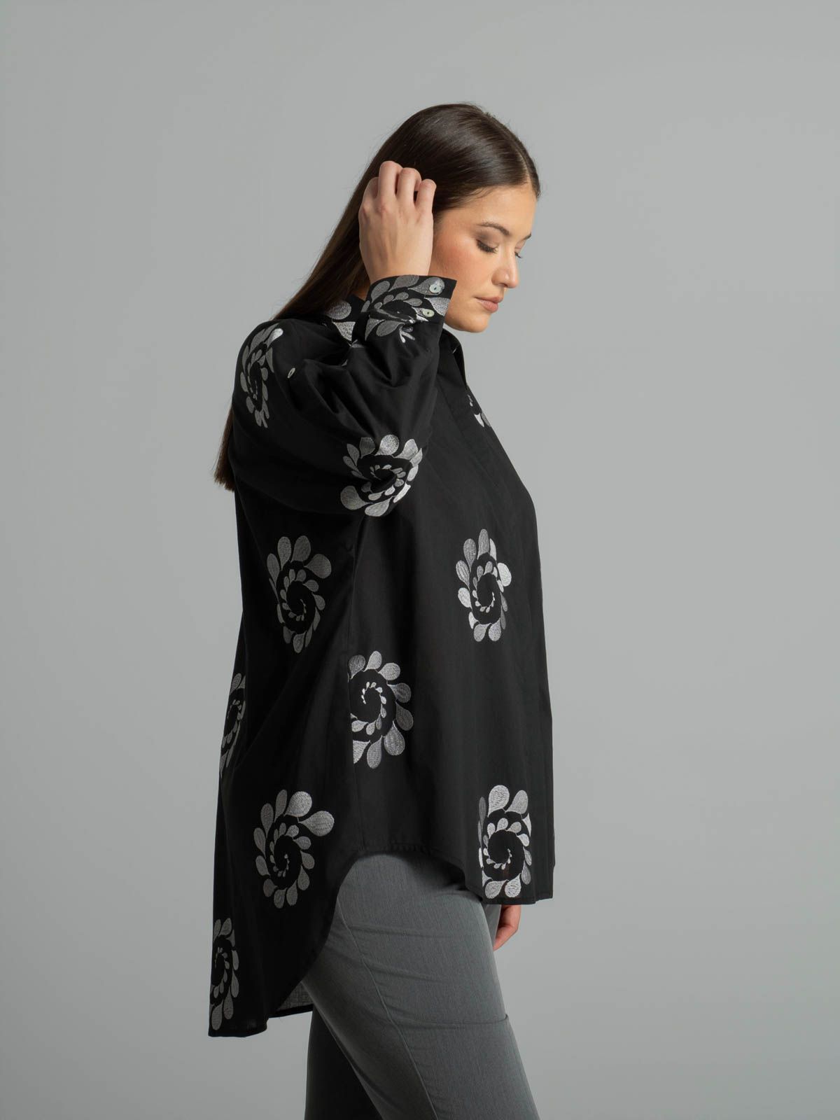 Cotton shirt with floral embroidery