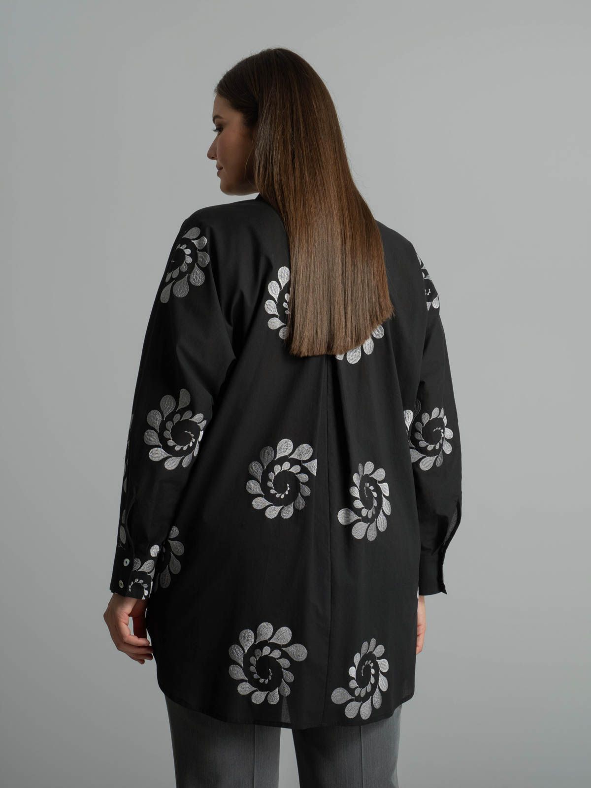 Cotton shirt with floral embroidery