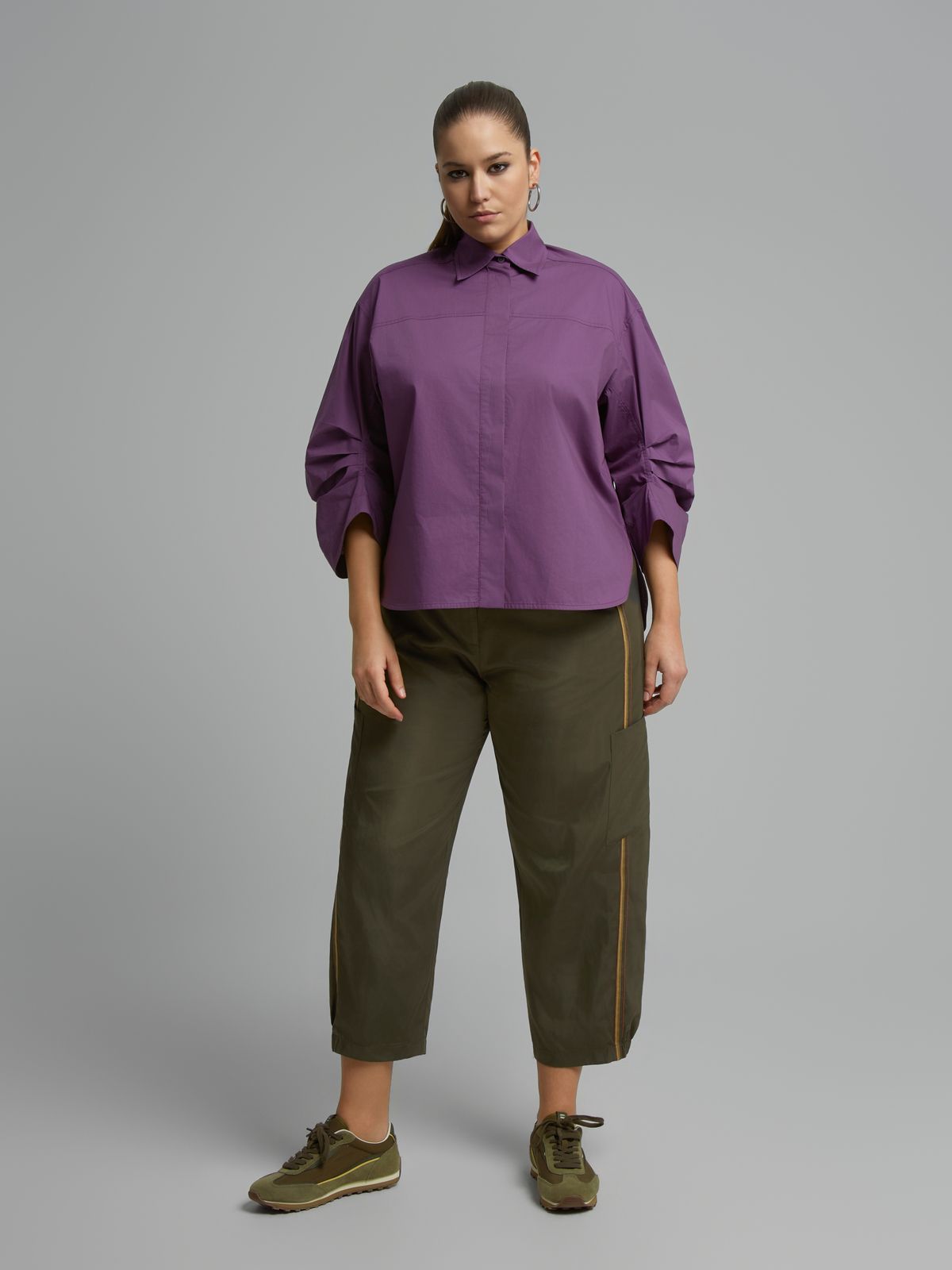 Cotton shirt with gathered sleeves