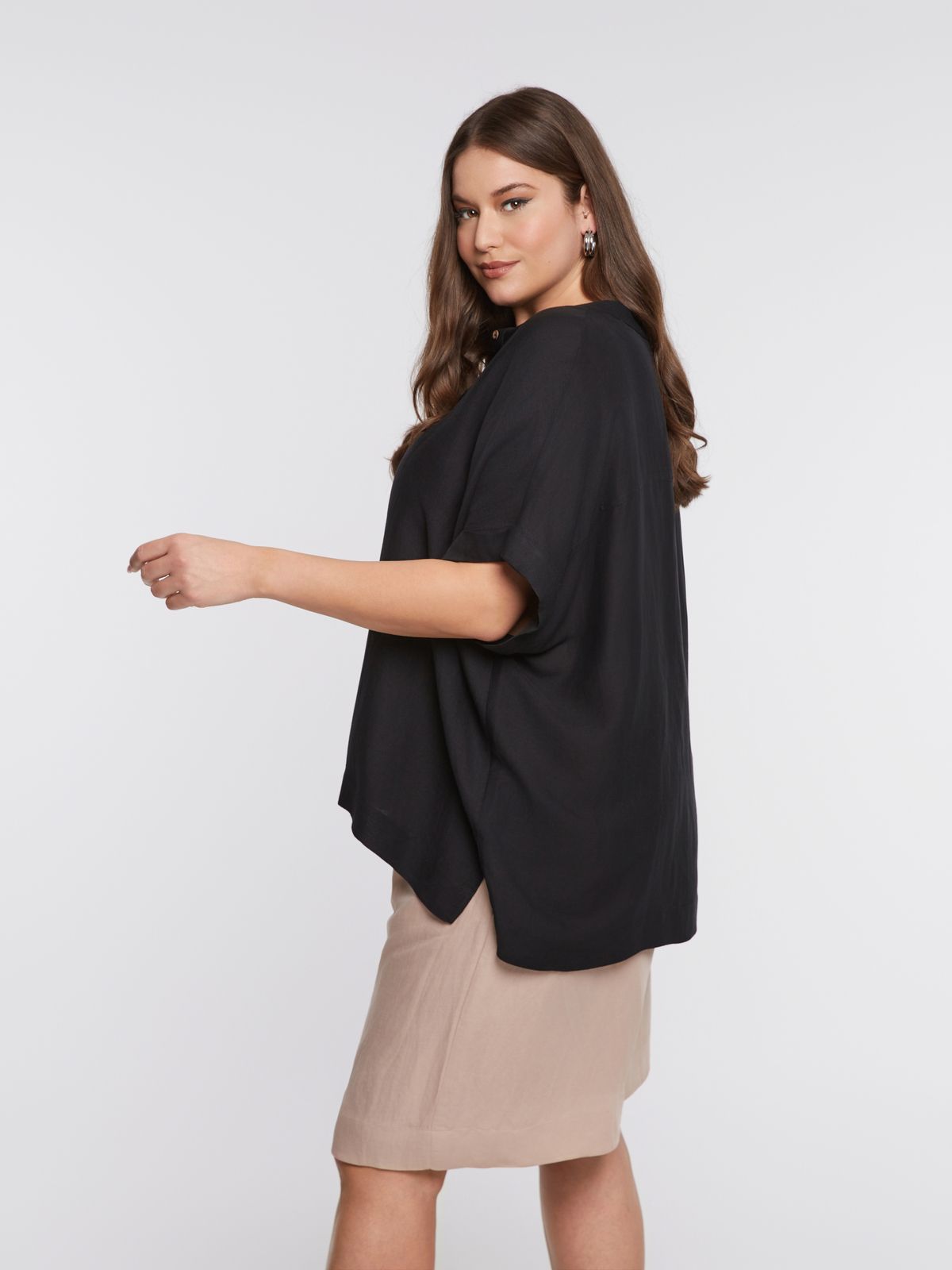 Relaxed linen-blend boxy shirt with mandarin collar 
