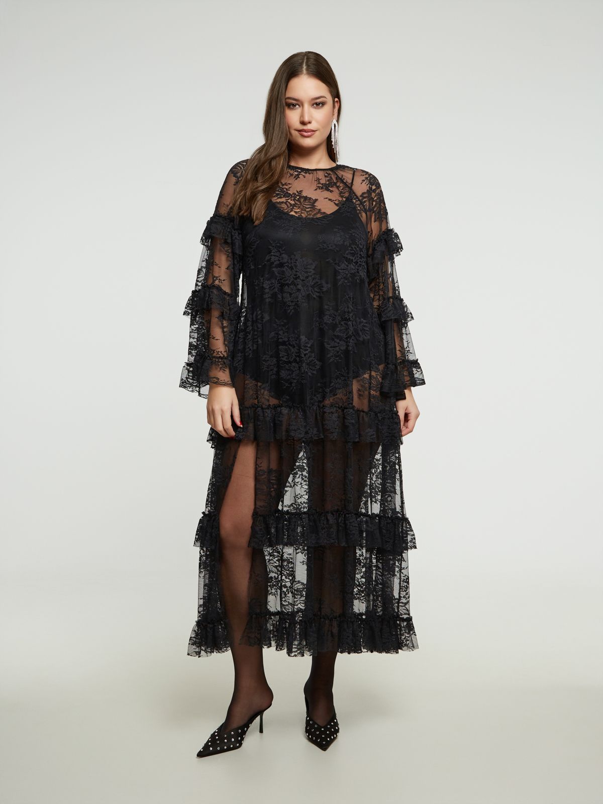 Romantic black lace maxi dress with ruffles mat fashion