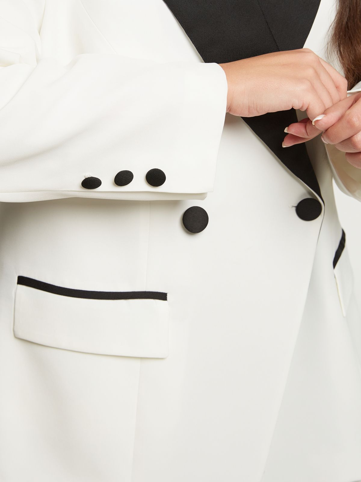 Tailored double-breasted blazer with black lapel