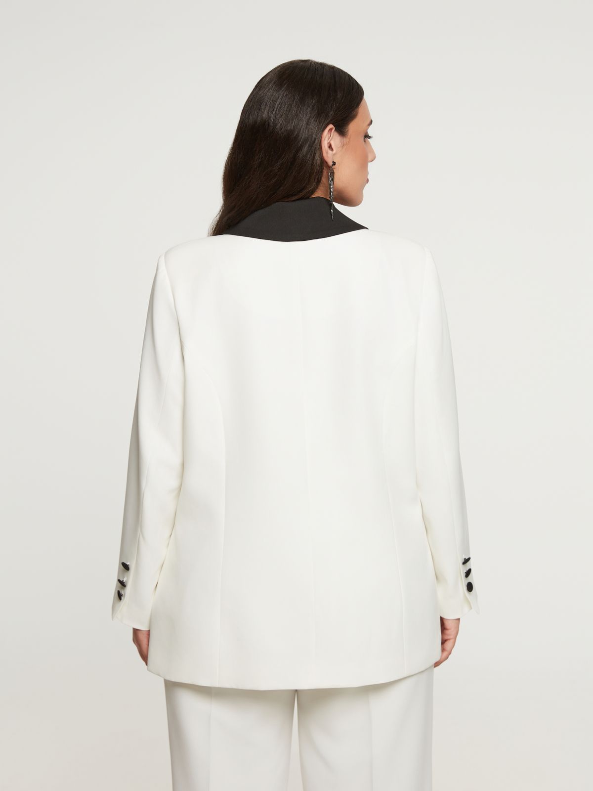 Tailored double-breasted blazer with black lapel