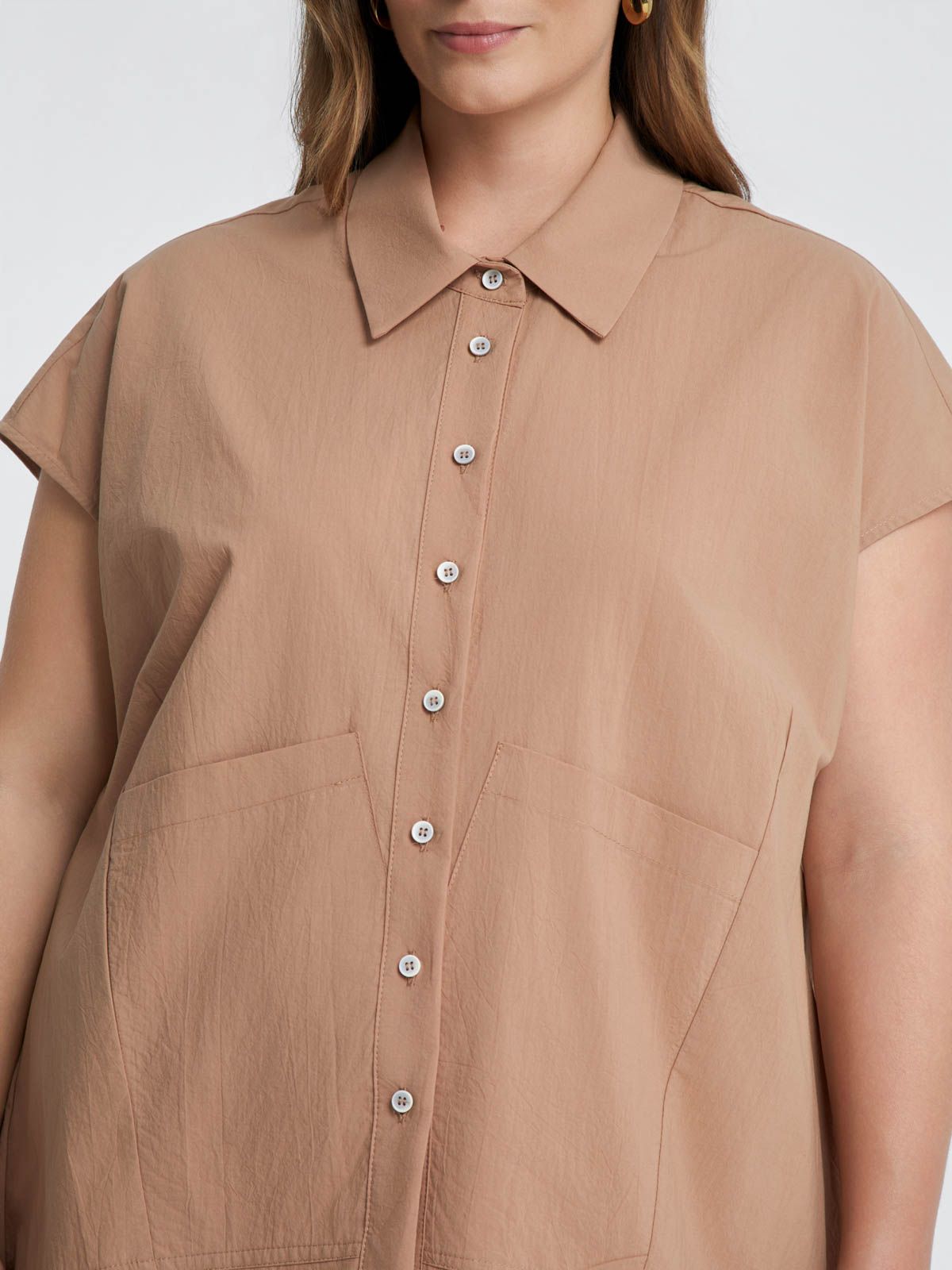 Short-sleeve cotton shirt with relaxed silhouette