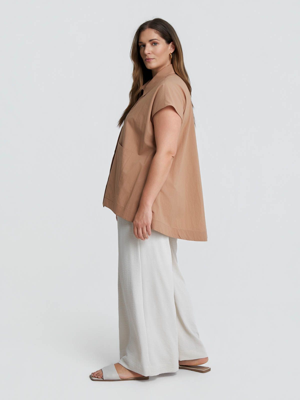 Short-sleeve cotton shirt with relaxed silhouette