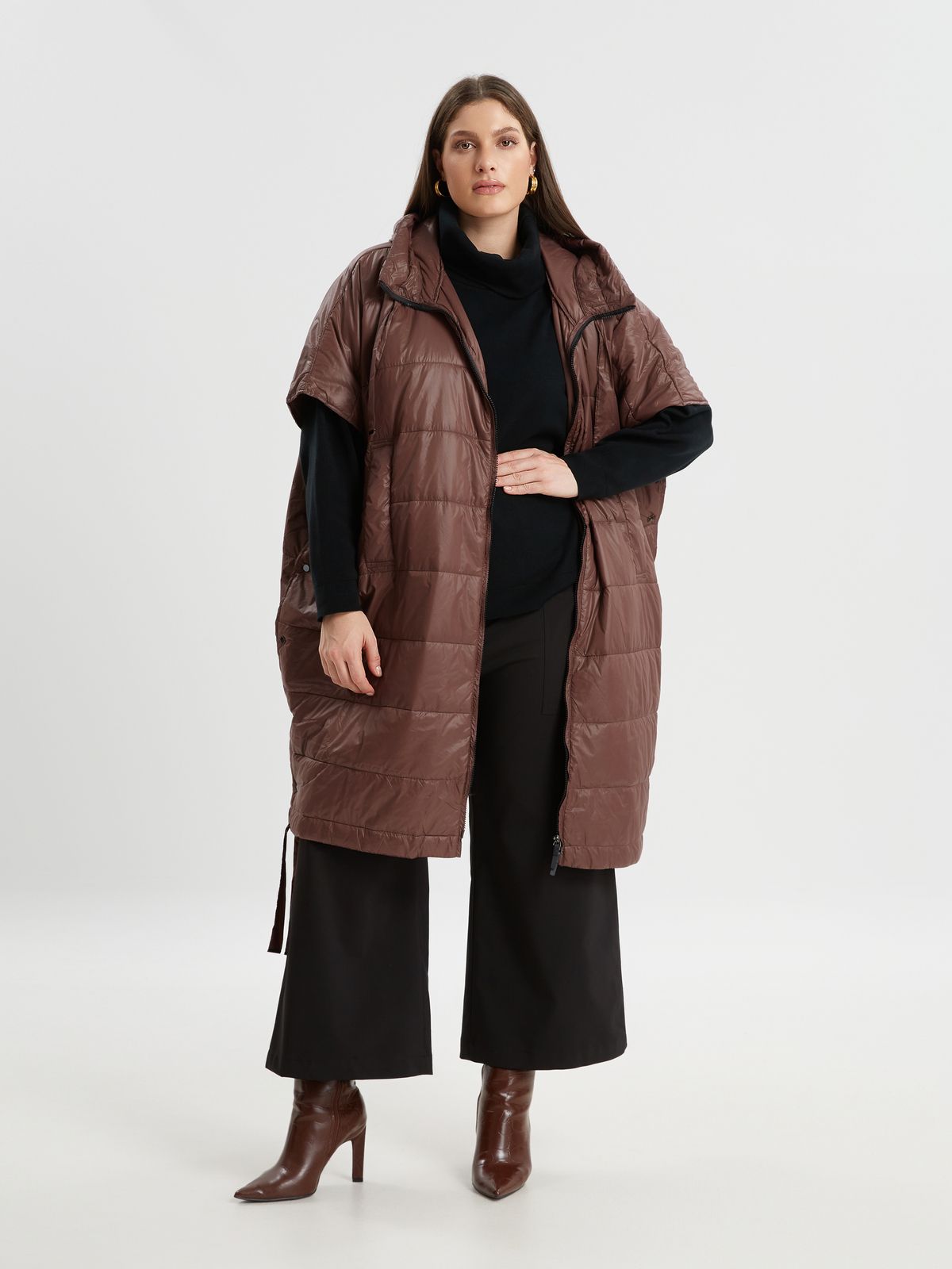Short-sleeve hooded puffer vest