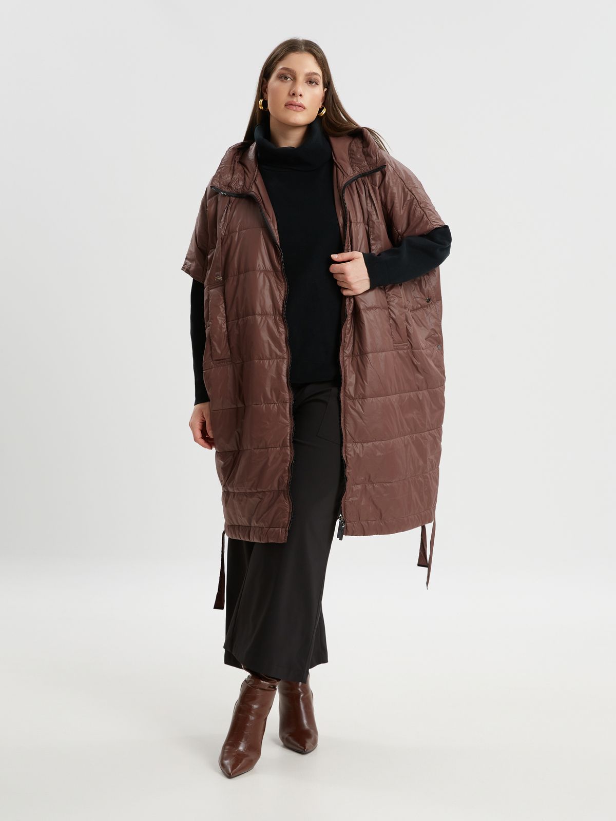 Short-sleeve hooded puffer vest