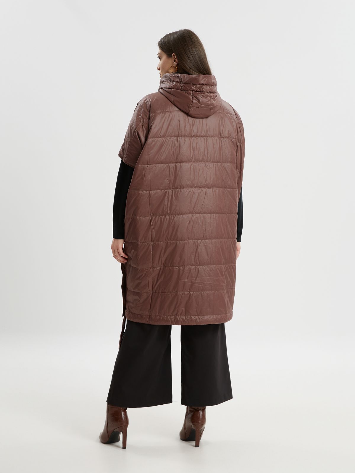 Short-sleeve hooded puffer vest
