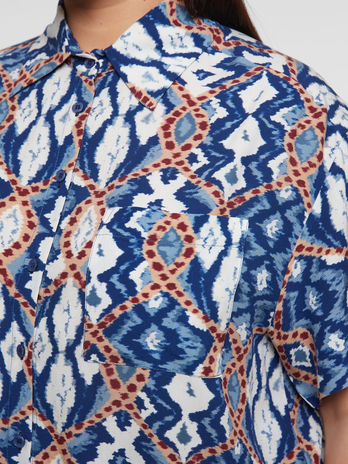 Short-sleeve printed viscose blouse